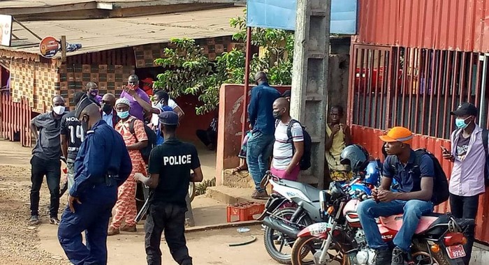 Conakry : des employés de l’usine BONAGUI manifestent contre la direction générale