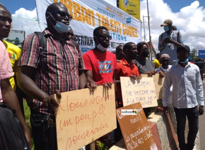 Aéroport de Conakry : la délégation des Chefs d&rsquo;Etat huée par des jeunes