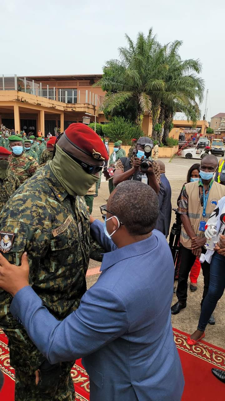 Aéroport de Conakry:  le Colonel Doumbouya accueille le présidente Umaro Embalo