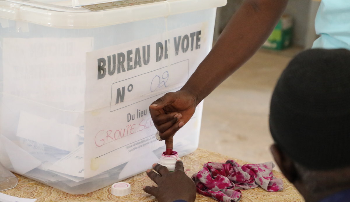 Législatives au Sénégal : le camp présidentiel revendique la victoire, l&rsquo;opposition conteste