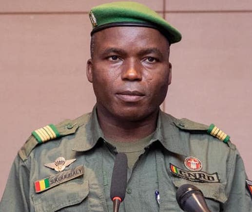 Armée : le Général Sadiba confirme le vol d’armes et de munitions au camp Alpha Yaya