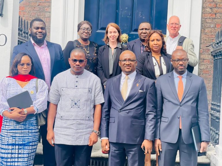 En séjour à Londres, Dr Dansa Kourouma défend la transition et rassure…