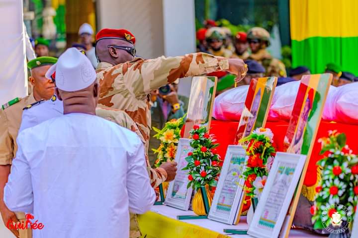 Palais Mohammed V : le Chef de l&rsquo;État rend hommage aux victimes du 4 novembre