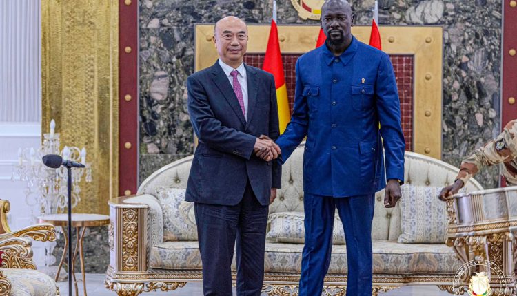 Coopération Guinée–Chine : ce qu’il faut retenir de l’entretien entre Mamadi Doumbouya et le Vice-premier ministre chinois