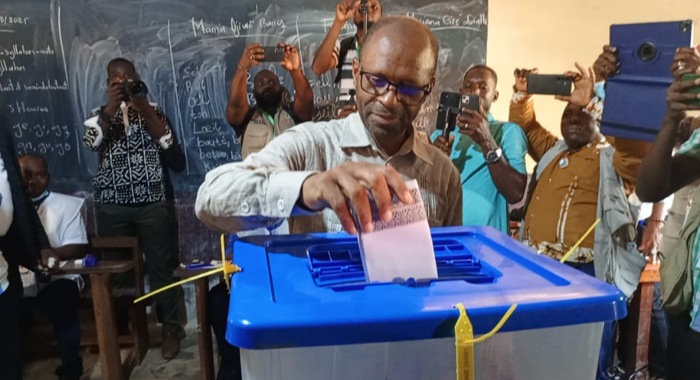 Présidentielle : Abdoulaye Yéro Baldé vote et s’adresse aux électeurs