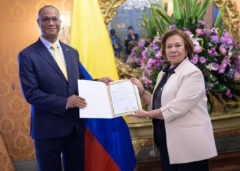 L’Ambassadeur Komara: de l’enseignement à la diplomatie !