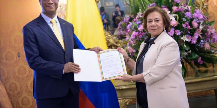 L’Ambassadeur Komara: de l’enseignement à la diplomatie !