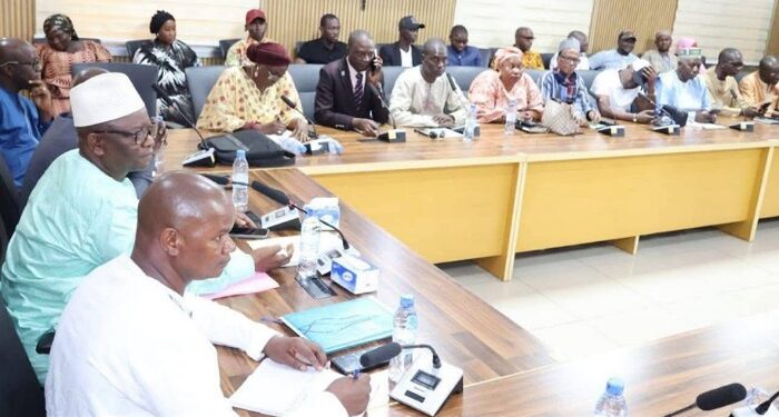 Éducation : Gouvernement et syndicats trouvent un compromis après des négociations marathon