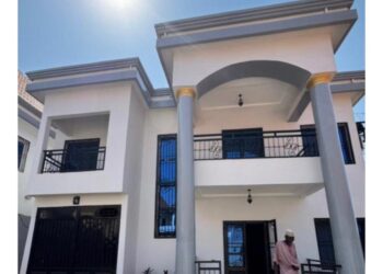 Mamadi Doumbouya offre un logement à la famille du journaliste Taban Sylla