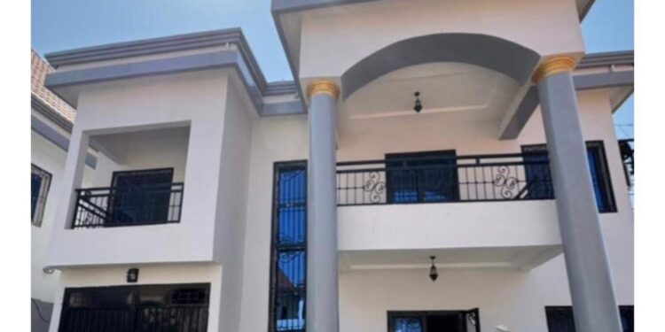 Mamadi Doumbouya offre un logement à la famille du journaliste Taban Sylla