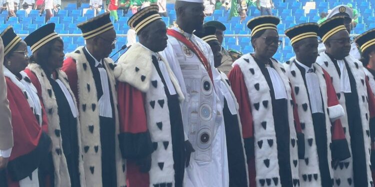 Prestation de serment de Doumbouya : la Cour suprême appelle à une justice indépendante