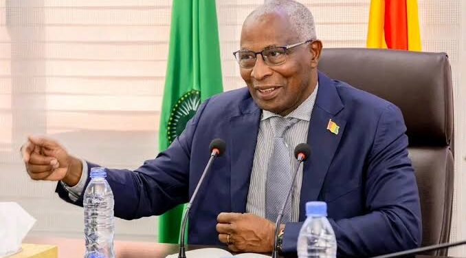 Décret présidentiel : Bah Oury maintenu à la Primature