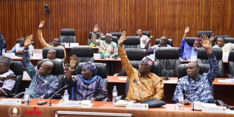 Guinée : le CNT adopte une loi sur les droits et protections des anciens dirigeants