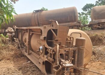 Accident ferroviaire à Dubreka : un train de Rusal chargé de soude caustique déraille