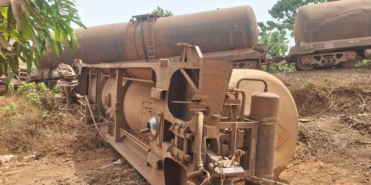 Accident ferroviaire à Dubreka : un train de Rusal chargé de soude caustique déraille