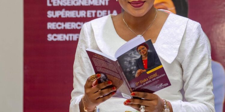 Littérature : Dre Diaka Sidibé retrace son parcours dans un premier ouvrage