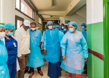 Incendie de Kangolia : le Premier ministre rend visite aux victimes hospitalisées à Donka