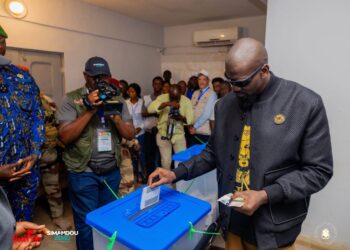 Législatives et communales 2026 : Mamadi Doumbouya vote à Kaloum