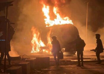 Mamou (Timbo) : un camion-citerne chargé de carburant se renverse et prend feu