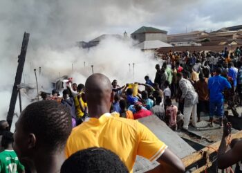 Grand marché de N&rsquo;zérékoré : un incendie cause d’importants dégâts matériels…