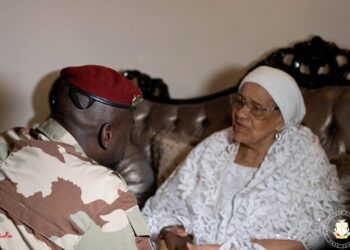 Décès de Hadja Andrée Touré : Mamadi Doumbouya rend hommage à l’ancienne Première dame