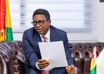 Examens nationaux 2026 : pourquoi le ministre Alpha Bacar Barry a suspendu plusieurs cadres de l’éducation ?