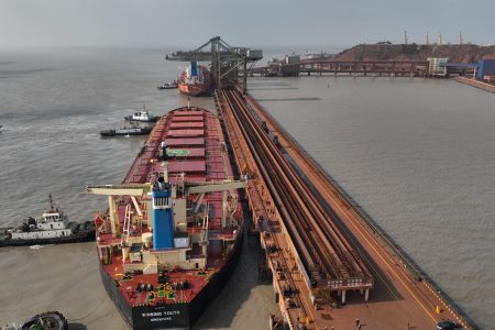 Simandou : les exportations de minerai de fer atteignent 6 millions de tonnes au deuxième trimestre 2026