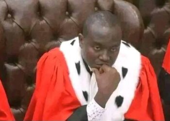 L’ex-magistrat Algassimou Diallo transféré à Macenta : ses avocats dénoncent et exigent la preuve de sa détention