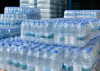 Eau embouteillée : le ministère du commerce met en garde contre les hausses injustifiées des prix